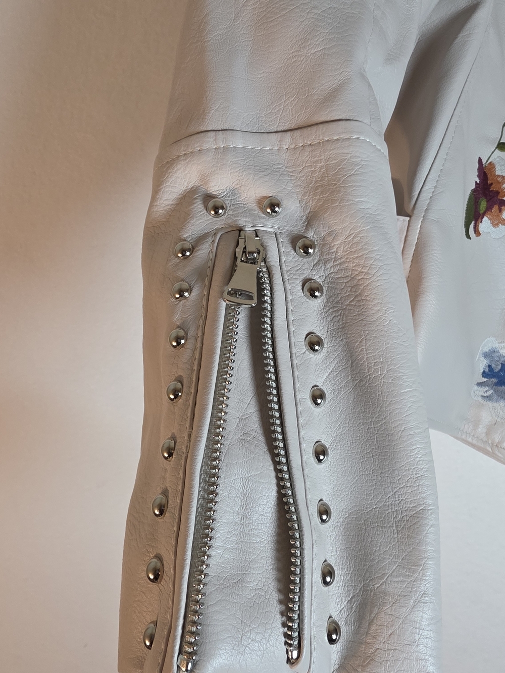 LV Varey Lin Floral Embroidered Moto Jacket Cream Studded Faux Leather XL NWT - Picture 5 of 10